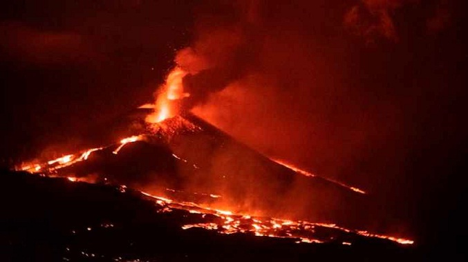 Cono principal del volcán de La Palma se rompe y preocupa la calidad del aire