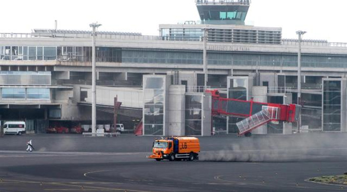 Cierran el aeropuerto español de La Palma por cenizas del volcán