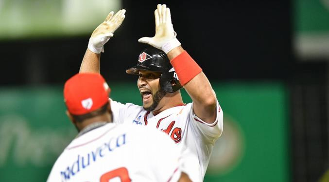 Pujols debuta como héroe en victoria de Leones en dominicana