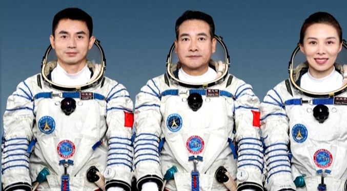 Wang Yaping es la primera mujer china en realizar un paseo espacial