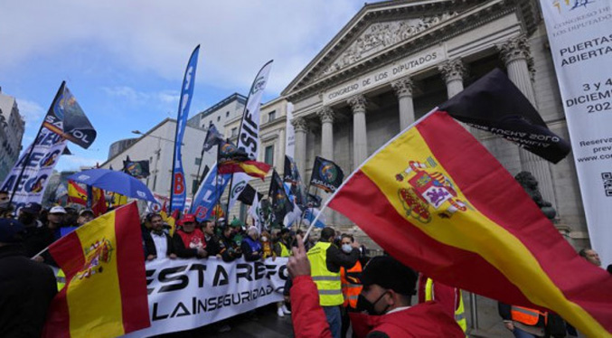 Miles de policías protestan en Madrid contra reforma de ley de seguridad ciudadana