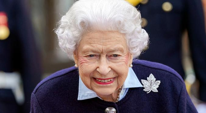 Isabel II cancela a última hora presencia en acto por problemas de salud