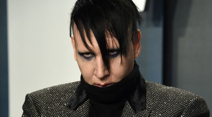 Denuncian que Marilyn Manson tenía fijación por encerrar a las mujeres en una celda de vidrio