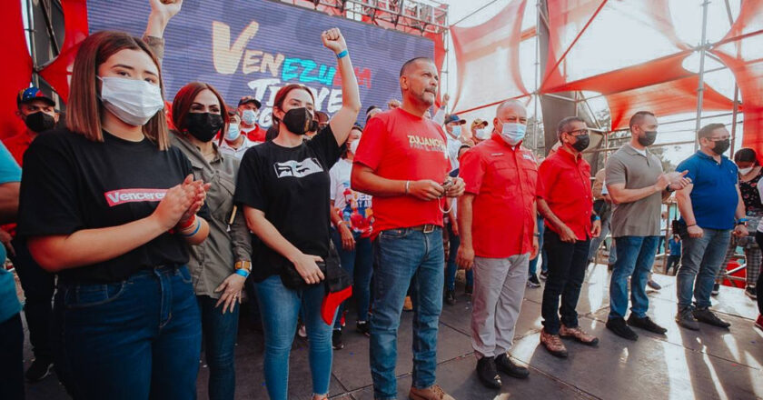 Diosdado Cabello y Omar Prieto lideraron cierre de campaña en San Francisco