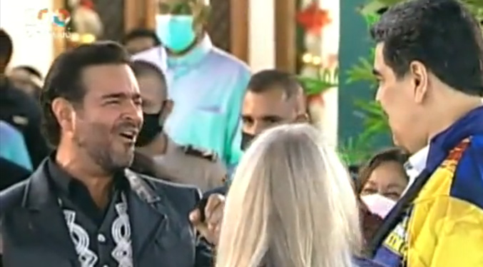 Pablo Montero canta en Miraflores las mañanitas a Nicolás Maduro por su cumpleaños (Video)