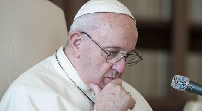 El Papa inicia viaje al mediterráneo para promover la causa de migrantes