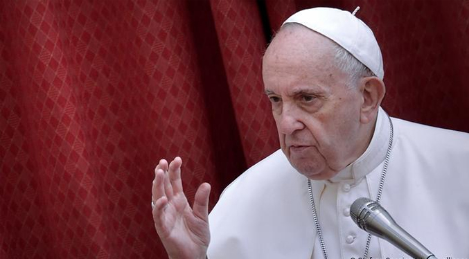 El Papa pide ser “pobres por dentro” en lugar de buscar éxito, riqueza y fama