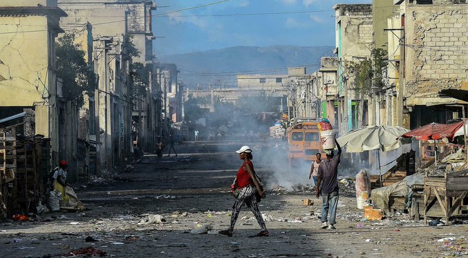 EEUU urge a sus ciudadanos a salir de Haití