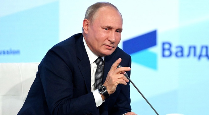 Putin ofrece su ayuda para resolver crisis entre Bielorrusia y Polonia