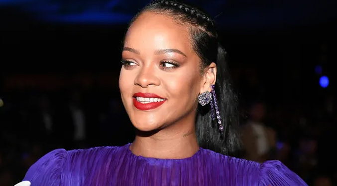 Rihanna es nombrada héroe nacional por la nueva república de Barbados