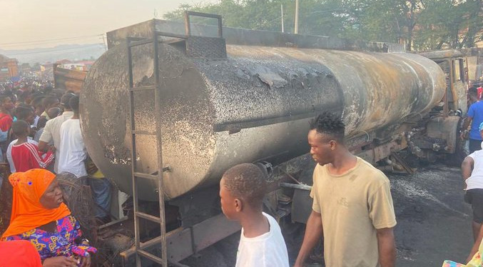 Explosión de camión cisterna deja 98 muertos en Sierra Leona (Videos)