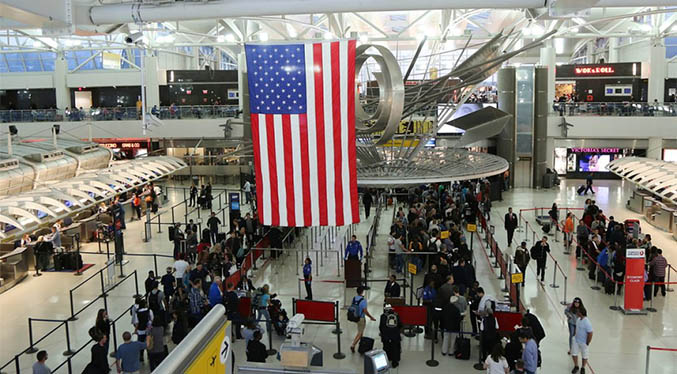 Normalidad en primeros vuelos a EEUU tras fin de restricciones