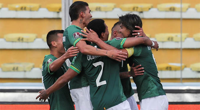Uruguay se hunde ante los goles bolivianos del «Conejo» Arce y Martins