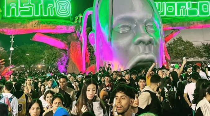 Denuncian a los raperos Travis Scott y Drake tras estampida fatal en Texas