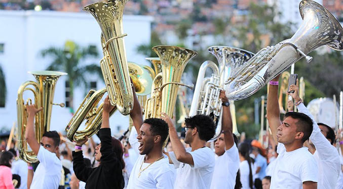 Venezuela se llena de emoción con el concierto que El Sistema ofreció para conseguir récord Guinness  (Video+fotos)