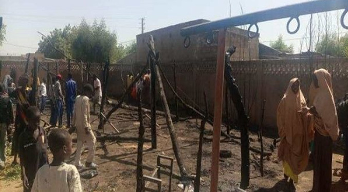 Voraz incendio en un colegio acaba con la vida de al menos 26 niños