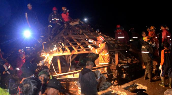 Al menos dos muertos y ocho desaparecidos por riadas en isla de Java