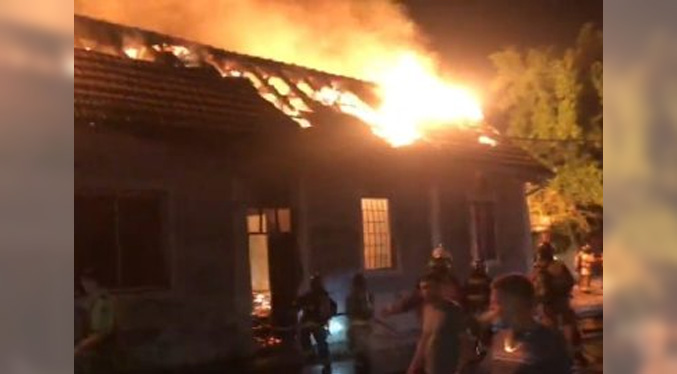 Cuatro venezolanos mueren carbonizados en voraz incendio de una vivienda en Chile