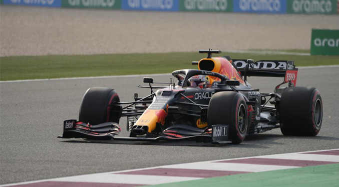 Crece tensión entre Mercedes y Red Bull en GP de Catar de F1