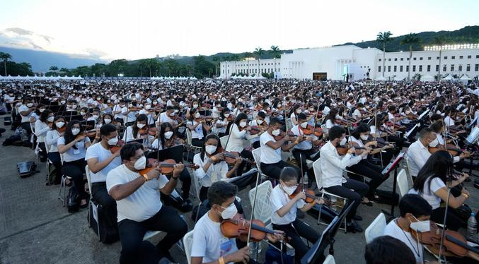Megaorquesta sinfónica venezolana sabrá en 10 días si tiene récord Guinness