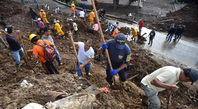 Al menos 12 personas fallecen por deslizamiento de tierra en Colombia