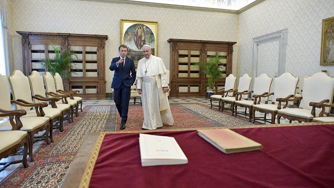 El tema Venezuela estuvo presente en reunión entre el papa y Macron