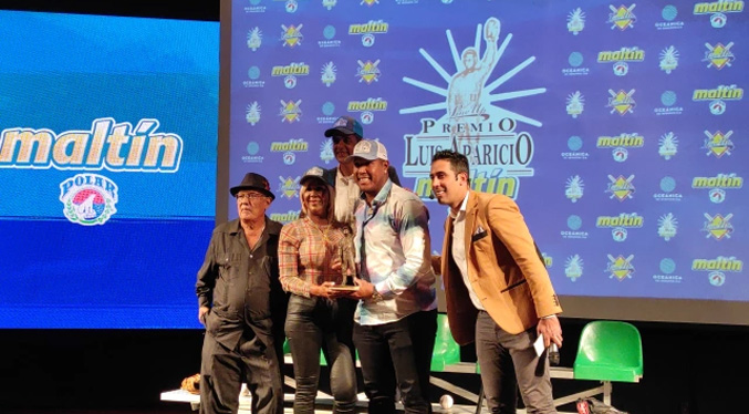 Salvador Pérez recibe el Premio Luis Aparicio 2021