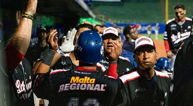 Tiburones despluma a las Águilas 12-2 en el último de la serie en Maracaibo