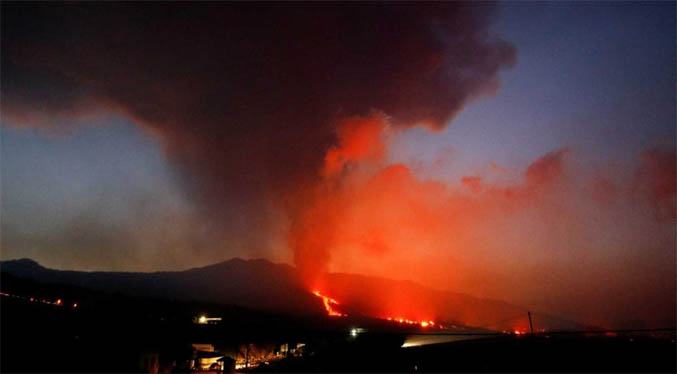 Volcán La Palma vuelve a estar tan explosivo como en octubre