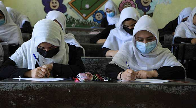 Adolescente afgana: “No poder estudiar es como una pena de muerte”