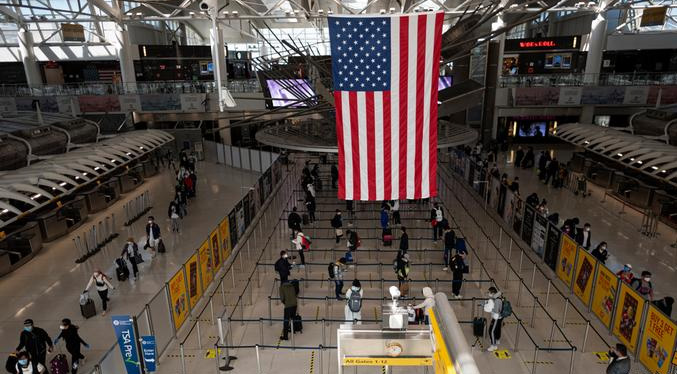 EEUU exigirá a los viajeros un test negativo de 24 horas antes de su vuelo