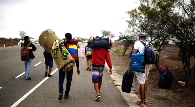 Detienen a decenas de caminantes venezolanos en México