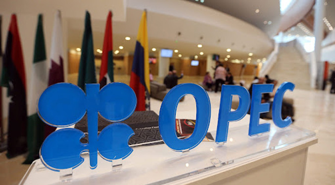 OPEP confía en impacto leve de ómicron para seguir aumentando la oferta de crudo