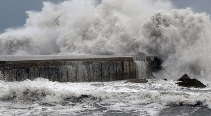 Inameh prevé olas de hasta 2,5 metros de altura en Costas venezolanas