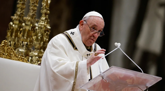 Papa aconseja escucharse en familia para afrontar los conflictos en lugar de “aislarnos con nuestros teléfonos