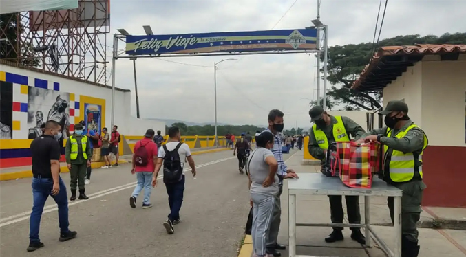 Por denuncias eliminan punto de revisión en el puente Simón Bolívar