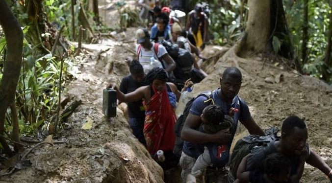 Venezolanos enfrentan los peligros de la selva panameña para llegar a EEUU