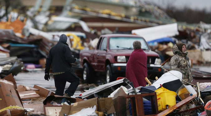 Pérdidas humanas y materiales por los tornados en EEUU en cifra incierta