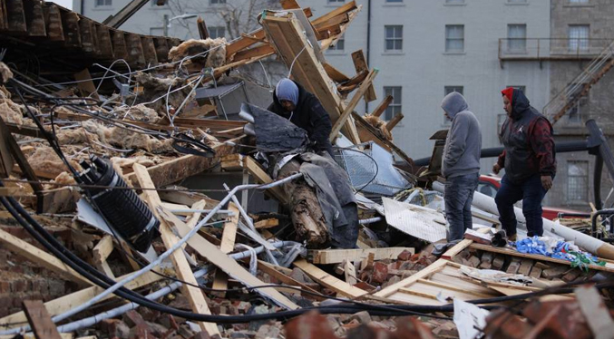 Ascienden a 80 los muertos por tornados en Kentucky