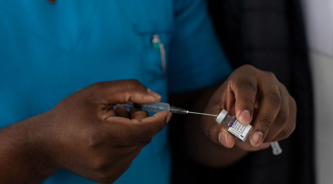Suráfrica administrará dosis de refuerzo anticovid de Pfizer en enero