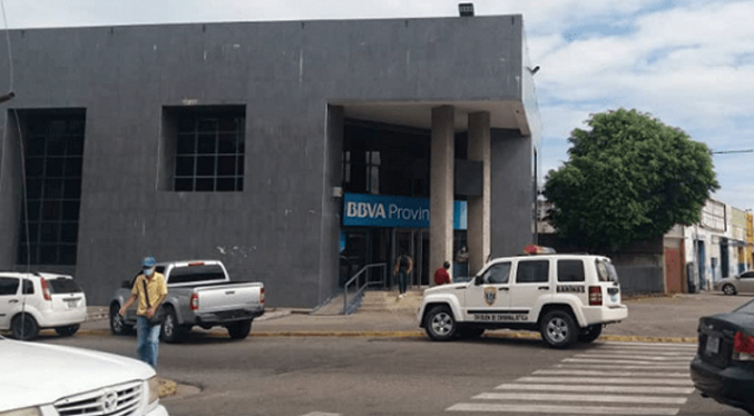 Atracadores se llevan $ 500 mil tras someter trabajadores y clientes de banco en Barinas
