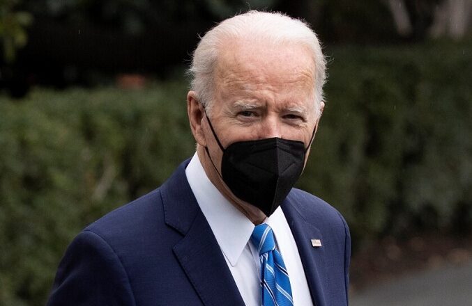 Biden pide a Supremo revisar fallo que mantuvo en vigor «Quedate en México»