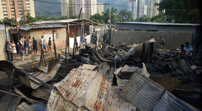 Incendio acaba con cinco hogares en Guarenas