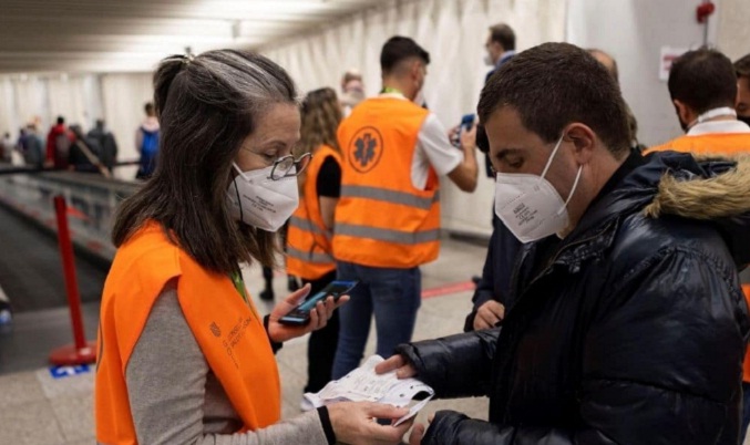 España aplica nuevos controles sanitarios en sus aeropuertos