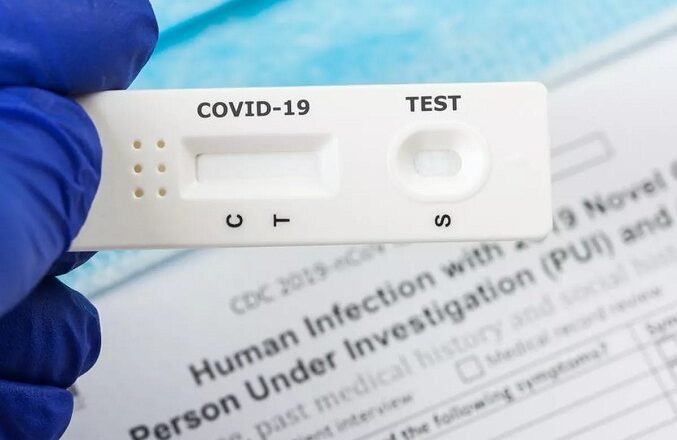 Argentina estudia aprobar autotesteos de COVID-19 ante el aumento de los contagios