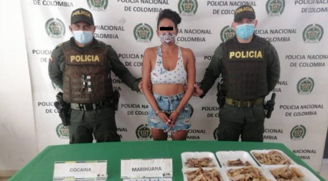 Detienen a una venezolana por ocultar droga en los huesos de un pollo asado en Colombia (Video)