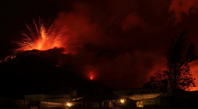 En las islas Canarias, 33 mil personas confinadas a causa de las emisiones de gases del volcán