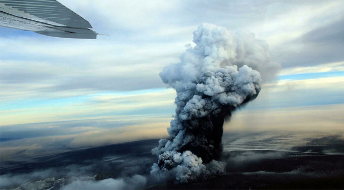 Islandia eleva el nivel de alerta del volcán más activo del país