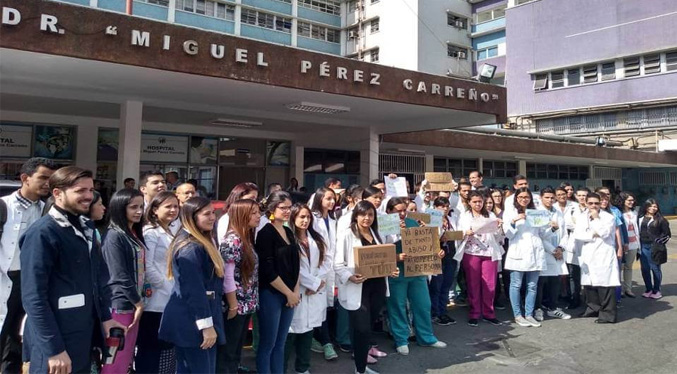 Renuncia masiva de médicos en el Pérez Carreño de Caracas