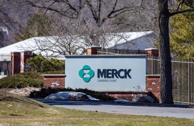 Comité de la FDA recomienda la pastilla contra COVID-19 de Merck